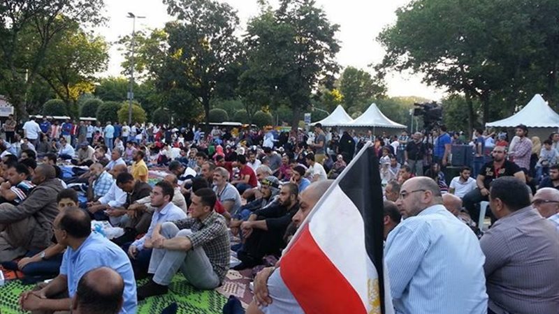 خوان تركيا يقيمون