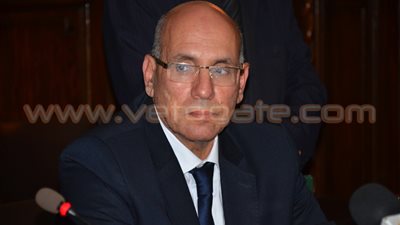 ننشر التفاصيل الكاملة للقبض على وزير الزراعة.. الرقابة الإدارية ضبطته بجوار مجلس الوزراء واقتادته إلى نيابة أمن الدولة.. إقالة الوزير تمهيدا للتحقيق معه